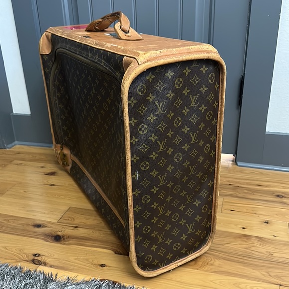 Louis Vuitton Luggage - Picture 7 of 9